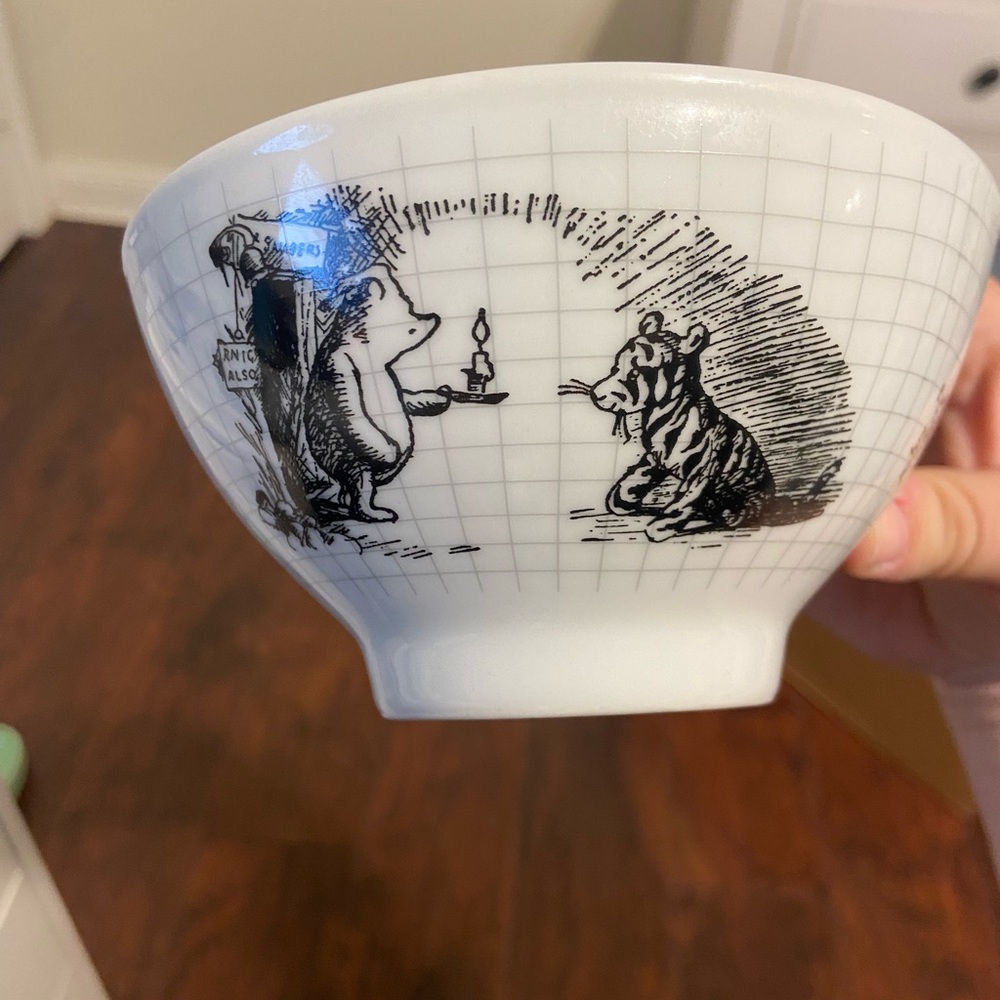 Winnie the‎ Pooh sketch bowl
